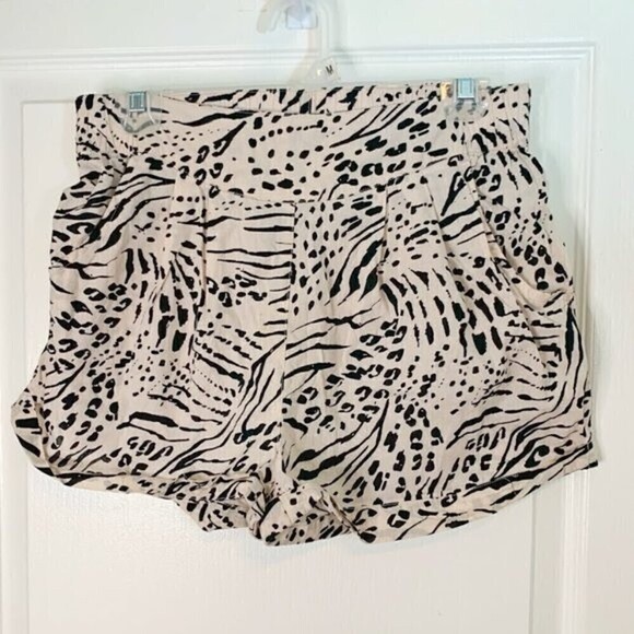 H&M Animal Print Pleated Cotton Cuff Pocket Elastic Waist Lightweight Shorts - Picture 11 of 16